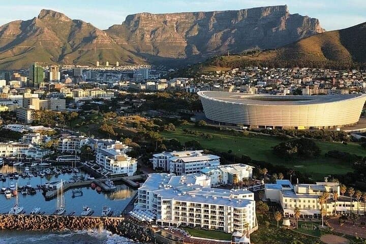 5-Day Cape Town: Robben Island, Table Mountain, Big Five Safari & Winelands