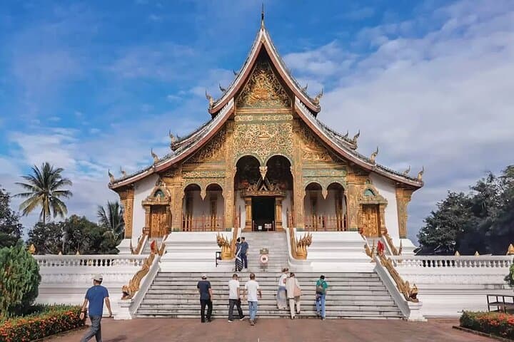 Pedal Through Time: Half-Day Luang Prabang Cycling Tour from Past to Present