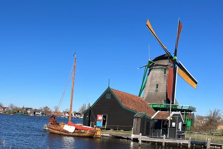 Private Amsterdam Day Tour: Zaanse Schans Windmills, Volendam & Kasteel de Haar photo 3