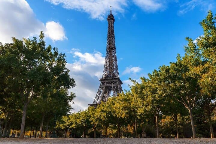 One-Day Paris from London: Eiffel Tower, Notre Dame & Seine Lunch Cruise photo 3
