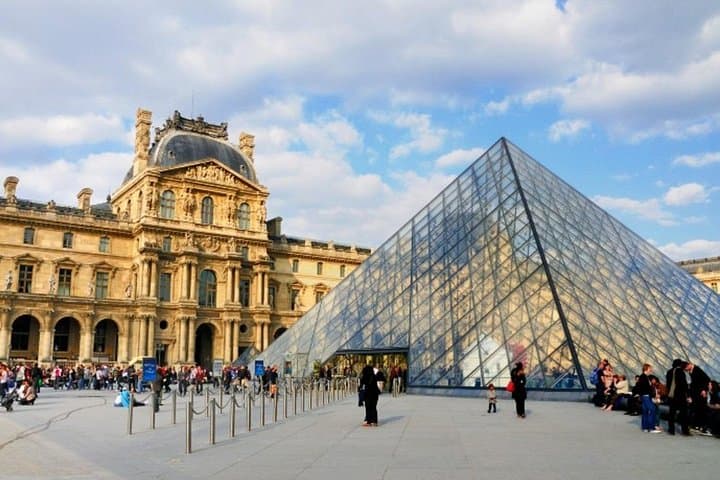 One-Day Paris from London: Eiffel Tower, Notre Dame & Seine Lunch Cruise photo 5