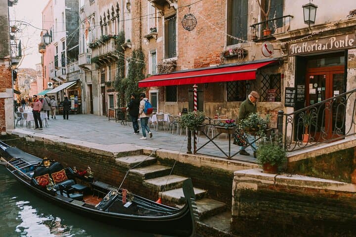 Venice Walking Tour and Gondola Ride: Hidden Canals & Grand Canal Highlights photo 1