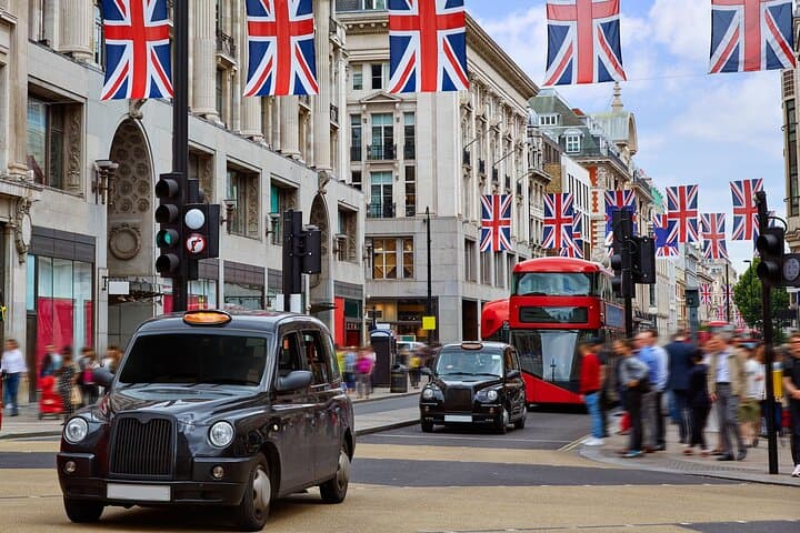 Private Black Cab Tour: Discover London's Canadian Heritage in 4 Hours