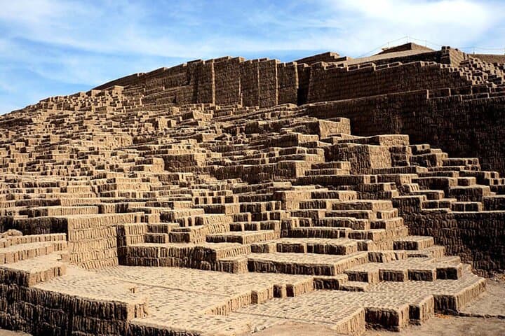 Explore Huaca Pucllana and Miraflores: 3-Hour Cultural Walk from Lima photo 2