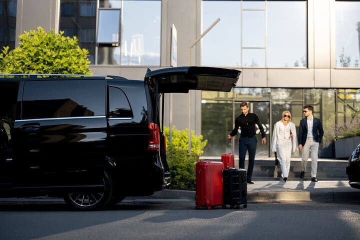Private Bali Airport Round-Trip Transfer – Door‑to‑Door From DPS to Kuta, Seminyak & Ubud