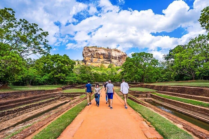 Two-Week Sri Lanka Itinerary: Ancient Cities, Tea Country & Coastal Wildlife