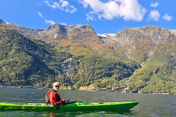 Paddle Hardangerfjord: Norway Kayaking Adventure from Naustbakken