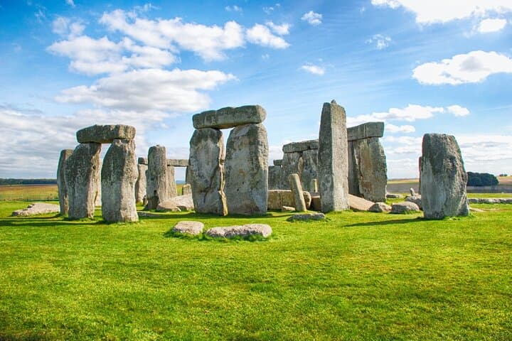 Stonehenge Inner Circle and Bath Day Tour from London — Exclusive Access