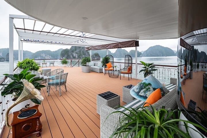 Sunset Cruise in Lan Ha Bay: Premium Twilight Cruise & Kayaking from Cat Ba photo 2
