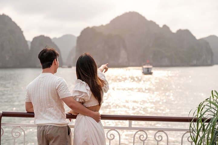 Sunset Cruise in Lan Ha Bay: Premium Twilight Cruise & Kayaking from Cat Ba photo 4