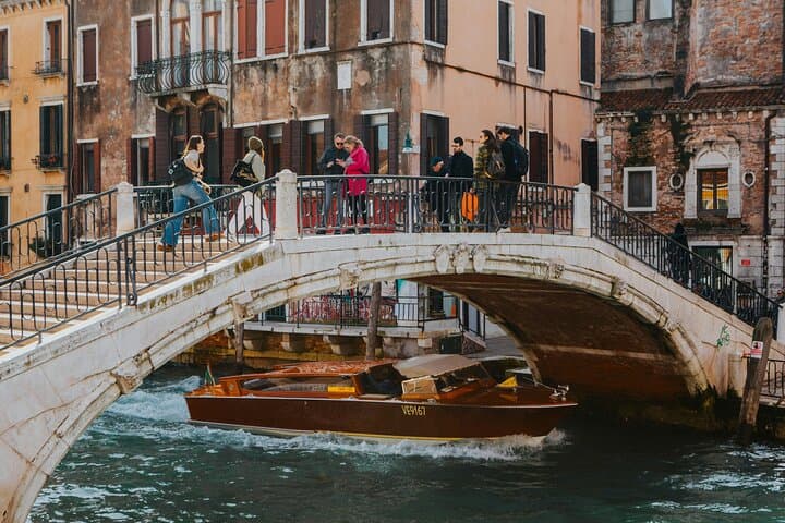 Shared Gondola Ride on Venice's Grand Canal — 30-Minute Classic Experience photo 5