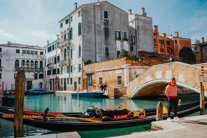 Shared Gondola Ride on Venice's Grand Canal — 30-Minute Classic Experience photo 4