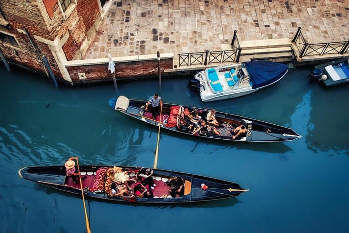 Shared Gondola Ride on Venice's Grand Canal — 30-Minute Classic Experience photo 3