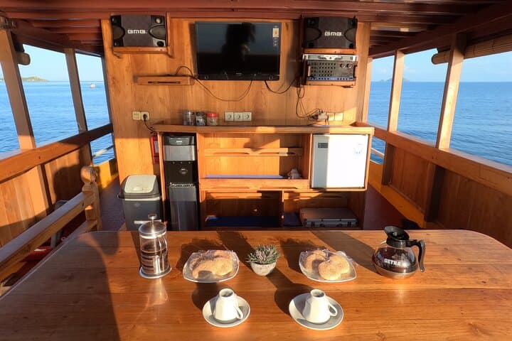 3-Day Komodo Liveaboard: Padar, Pink Beach, Mantas & Komodo Dragons photo 5