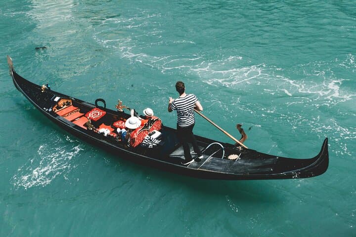 Glide and Discover: Venice Gondola Ride and Guided Walking Tour