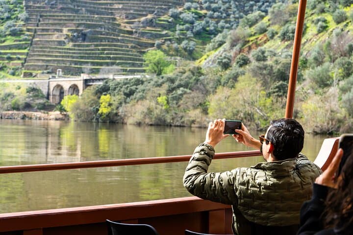 Douro Premium: Douro River Boat Trip, Wine Tasting & Quintinha Lunch