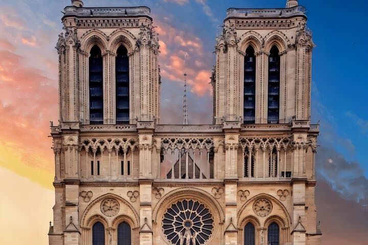 Paris Highlights by Private Car: Eiffel, Louvre & Historic Île de la Cité photo 2