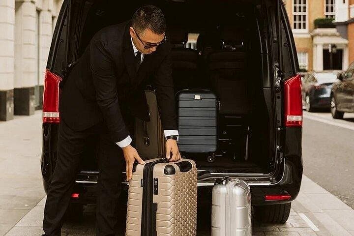 Private London Cruise Port & Airport Transfer — Meet-and-Greet Service photo 3