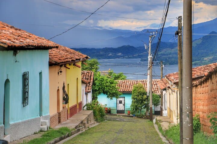 Suchitoto & Cihuatan Rum Day Trip from San Salvador: Colonial Streets and Distillery Tasting photo 4
