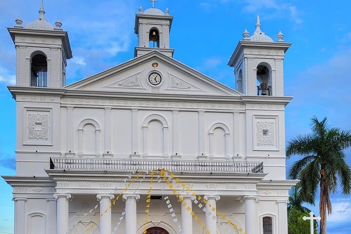 Suchitoto & Cihuatan Rum Day Trip from San Salvador: Colonial Streets and Distillery Tasting photo 5