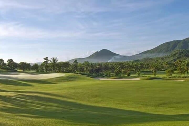 Sanya Sun Valley Golf Club: 18-Hole Yalong Bay Golf Experience