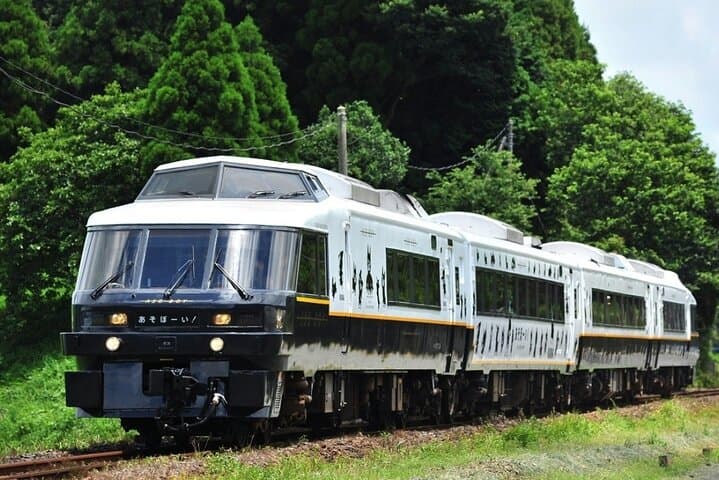 Aso Crater & Kusasenri Grasslands: Full-Day Train and Volcano Experience from Kumamoto