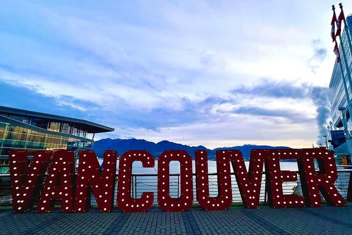Vancouver Small-Group Sightseeing Tour: Stanley Park, Granville Island & Gastown photo 2