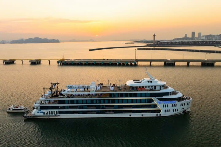 Luxury Ha Long Bay Day Cruise from Hanoi — Luna Halong Experience