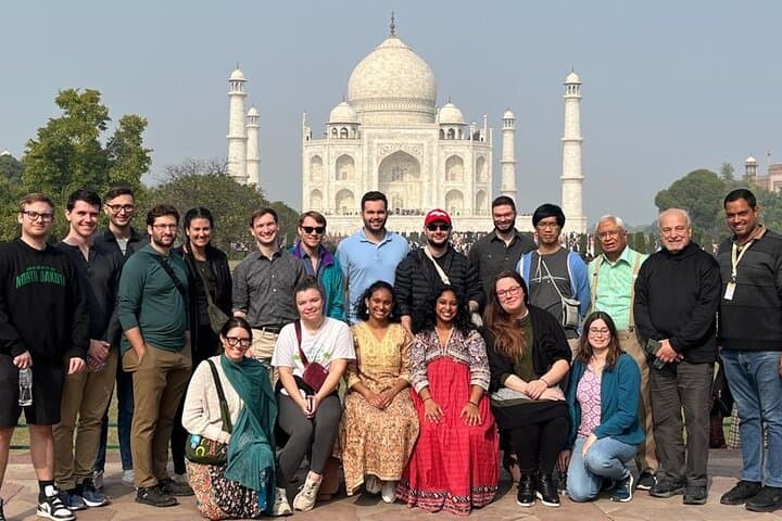 Same-Day Taj Mahal Tour by Gatimaan Express with Lunch — Agra from Delhi
