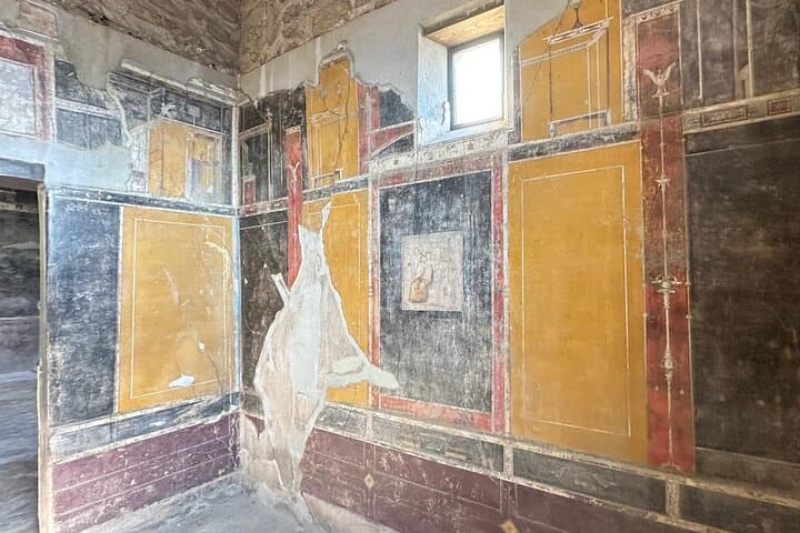 Pompeii Skip-the-Line: Small-Group Guided Tour of the Ancient City photo 5