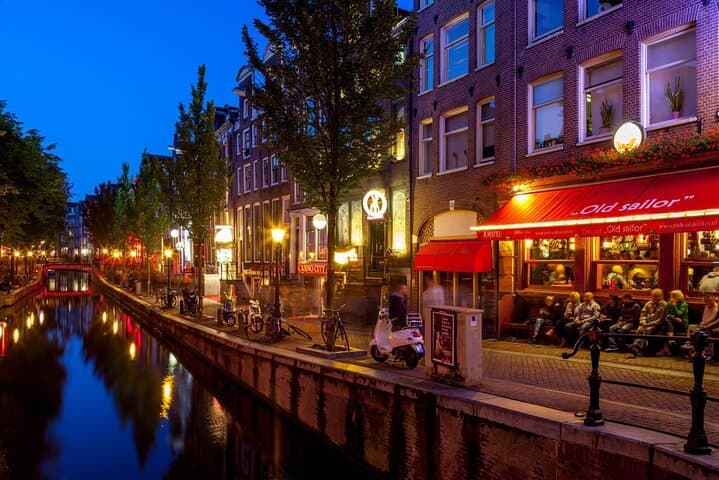 Amsterdam Red Light District History and Secrets Walking Tour photo 5