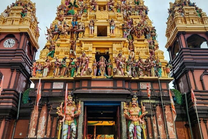 Full-Day Negombo and Colombo Highlights: Fish Market, Temples & Parks photo 3