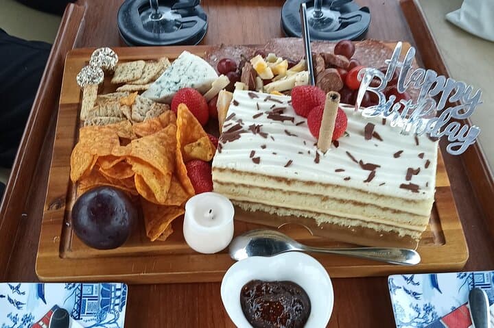 Marina del Rey Romantic Dinner Cruise: Wine, Sushi & Sunset Boat Experience photo 4