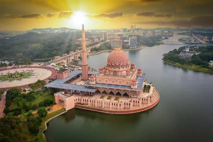 Putrajaya Pink Mosque & Shah Alam Blue Mosque: Day Tour from Kuala Lumpur photo 3