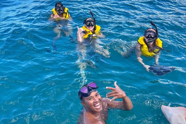 Waikiki Turtle Canyon Snorkel Adventure: Small-Group Raft Tour to Swim with Sea Turtles photo 3