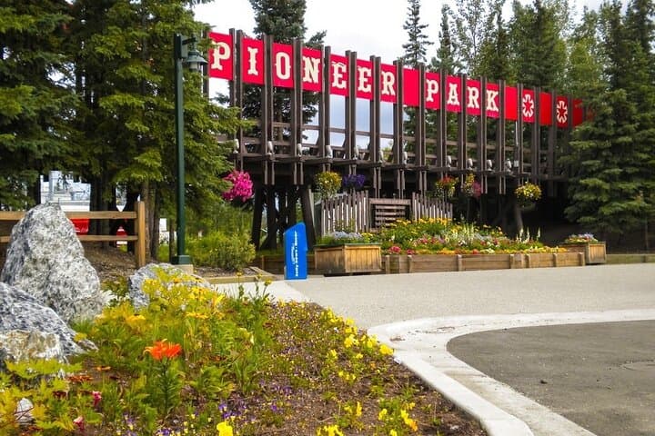 Fairbanks Top City Highlights Tour: Insider Summer & Fall Highlights