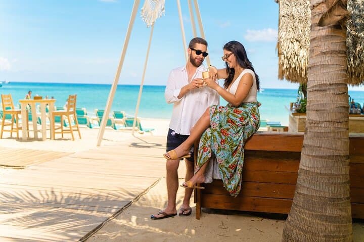 Private Beach Club Day at West Bay Beach, Roatán — San Simón & Mayan Princess photo 5