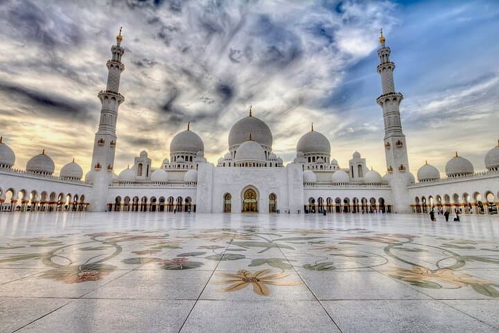 Abu Dhabi Private Tour: Grand Mosque, Qasr Al Watan & Corniche Cultural Experience photo 1