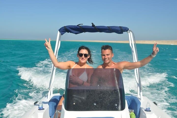 Hurghada 6-Island Speedboat Cruise: Dolphin Watching, Snorkelling & Sandbank Visit