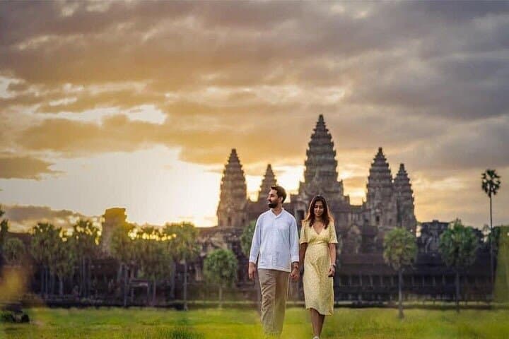 2-Day-Angkor-Wat-Highlights-Sunrise-and-Sunset-Tour photo 2