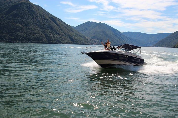Private 2-Hour Boat Tour of Lake Como: Villas, Swimming & Prosecco photo 4