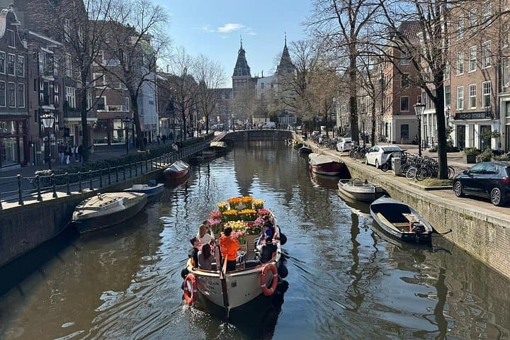 Amsterdam Exclusive Tulip Tour: Luxury One-Hour Canal Cruise photo 4