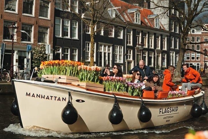 Amsterdam Exclusive Tulip Tour: Luxury One-Hour Canal Cruise photo 3
