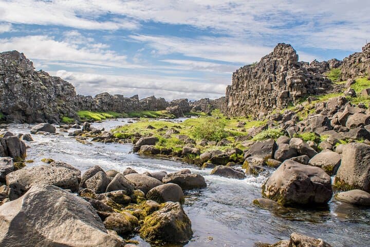 Golden Circle Custom Day Tour from Reykjavik: Thingvellir, Gullfoss, Geysir & Kerið photo 4