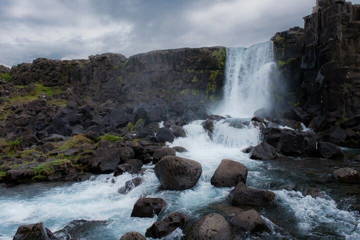 Golden Circle Minibus Day Tour — Thingvellir, Gullfoss, Geysir & Kerið photo 6