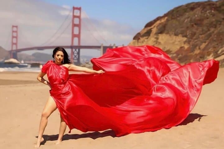 Private San Francisco Flying Dress Photoshoot — 90-Minute Iconic Locations