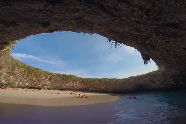 Explore Playa del Amor: Speedboat Snorkeling to Marietas' Hidden Beach photo 4