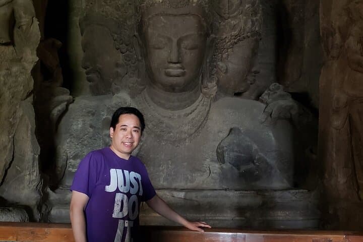 Mumbai One-Day Sightseeing Tour with Elephanta Caves, Gateway of India & Mani Bhavan