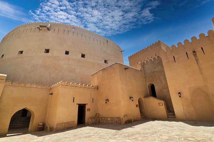 Explore Nizwa & Jebel Shams: Day Tour to Oman's Grand Canyon
