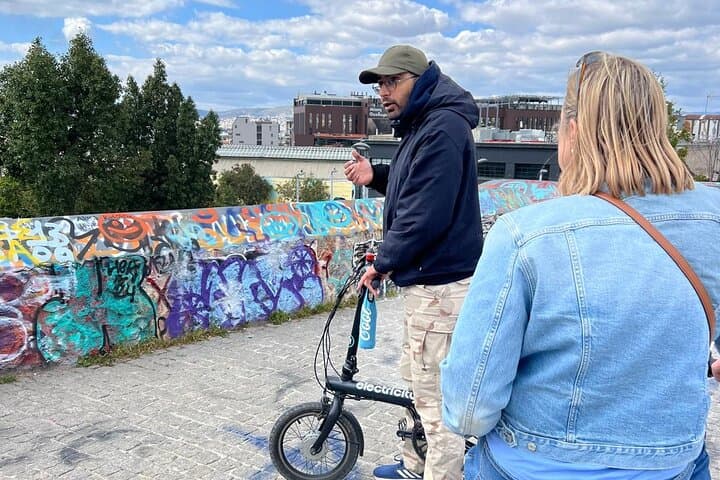 Athens E‑Bike Tour: 3-Hour City Ride Past the Acropolis and Plaka photo 2